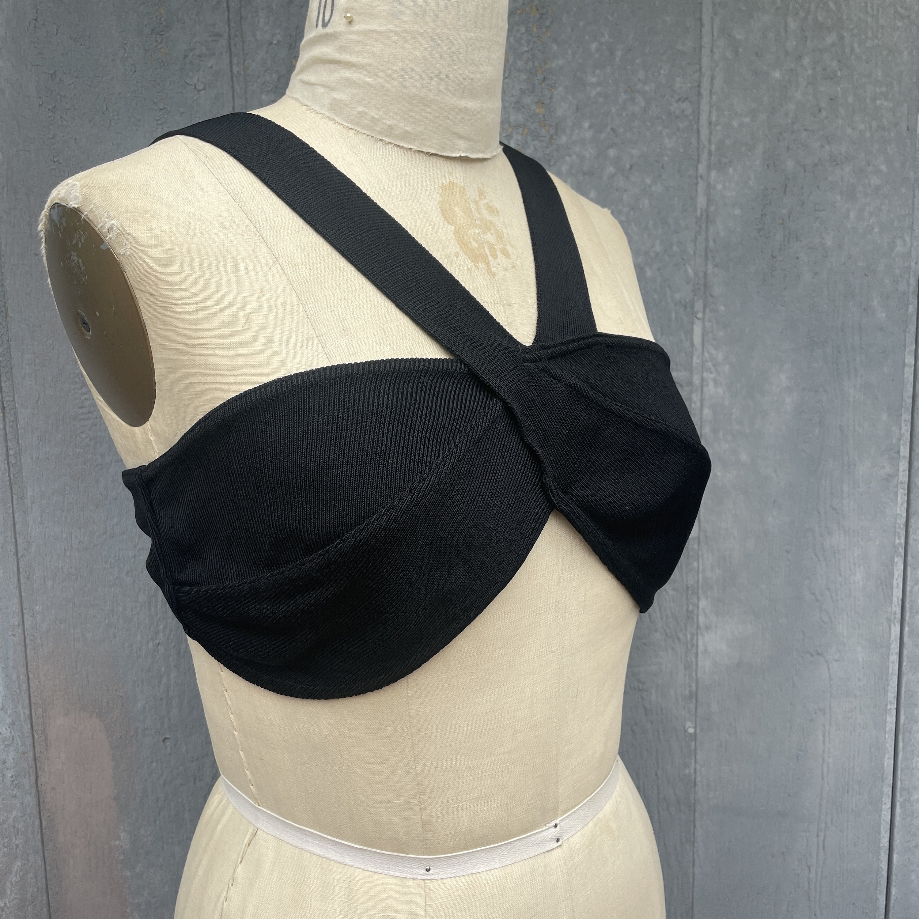 【関税込み】ALAIA Lingerie set ALAÏA Stretch-jersey bandeau bra and briefs set | NET-A-PORTER