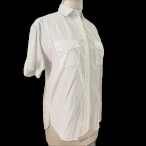 Vintage 90s Regina Porter short sleeve white oxford button up blouse classic fit double breast pockets 100% cotton made in Hong Kong medium