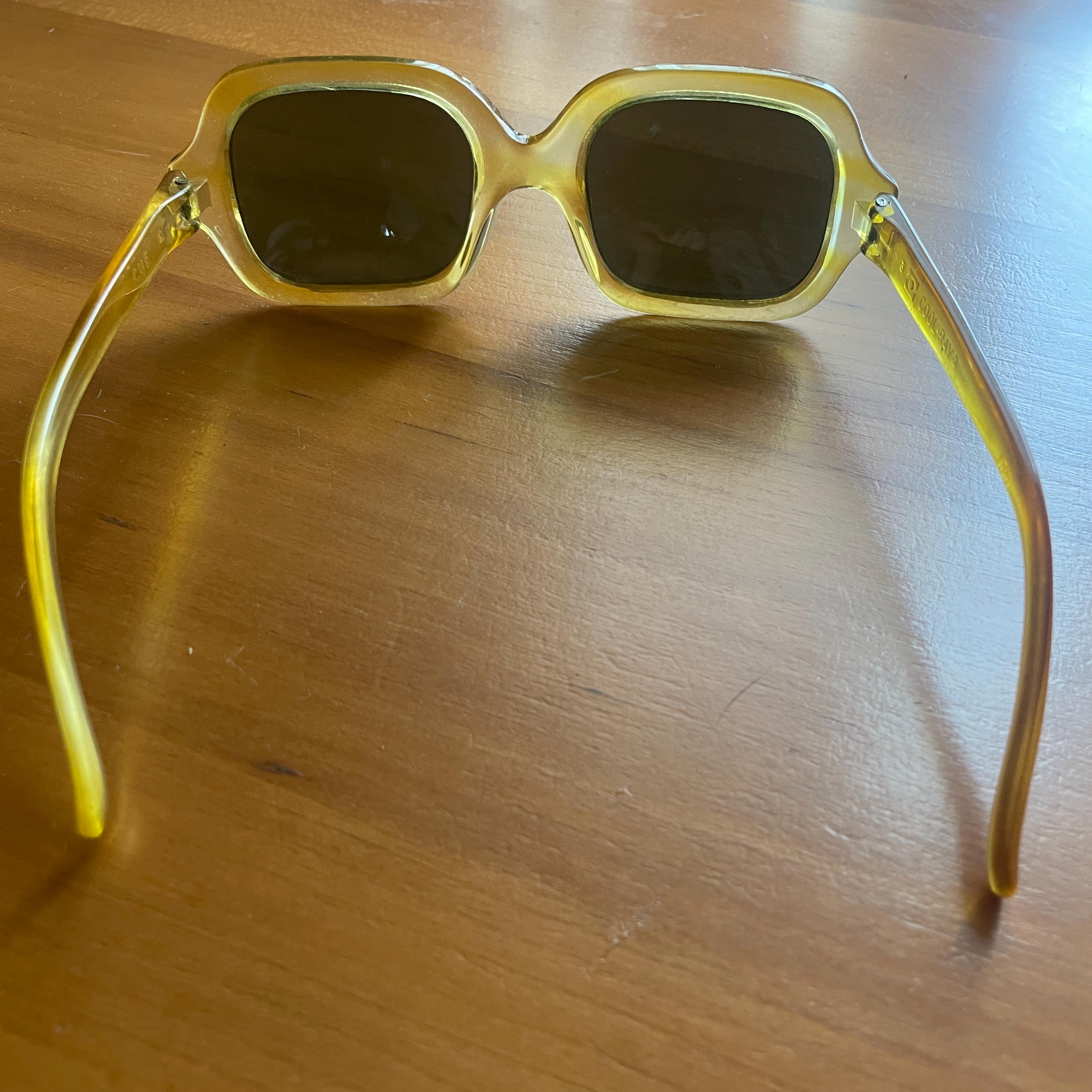 Polaroid Brown Translucent Oversized Square Sunglasses with Yellow Case Polaroid Cool Ray Oversize Sunglasses See Through Yellow  main image 3