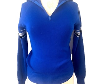Jaren 70 Henley ski-sweater met ritssluiting helderblauw sportief gestreept 100% wol Oostenrijks gebreide trui lange mouw kraag halve ritssluiting Made in Hong Kong