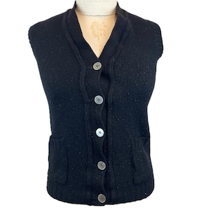 Gilet maglione nero in lana Shetland anni '70 B.B. Anry senza maniche con bottoni a coste scollo a V anni '60 anni '80 anni '90 cardigan medio tasche frontali italiano scozzese