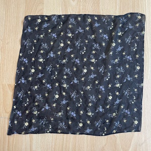 Écharpe en soie florale mouchoir de poche bandana foulard fleur calicot motif vintage des années 40, 50, 60, 16 x 16, noir blanc jaune bleu transparent
