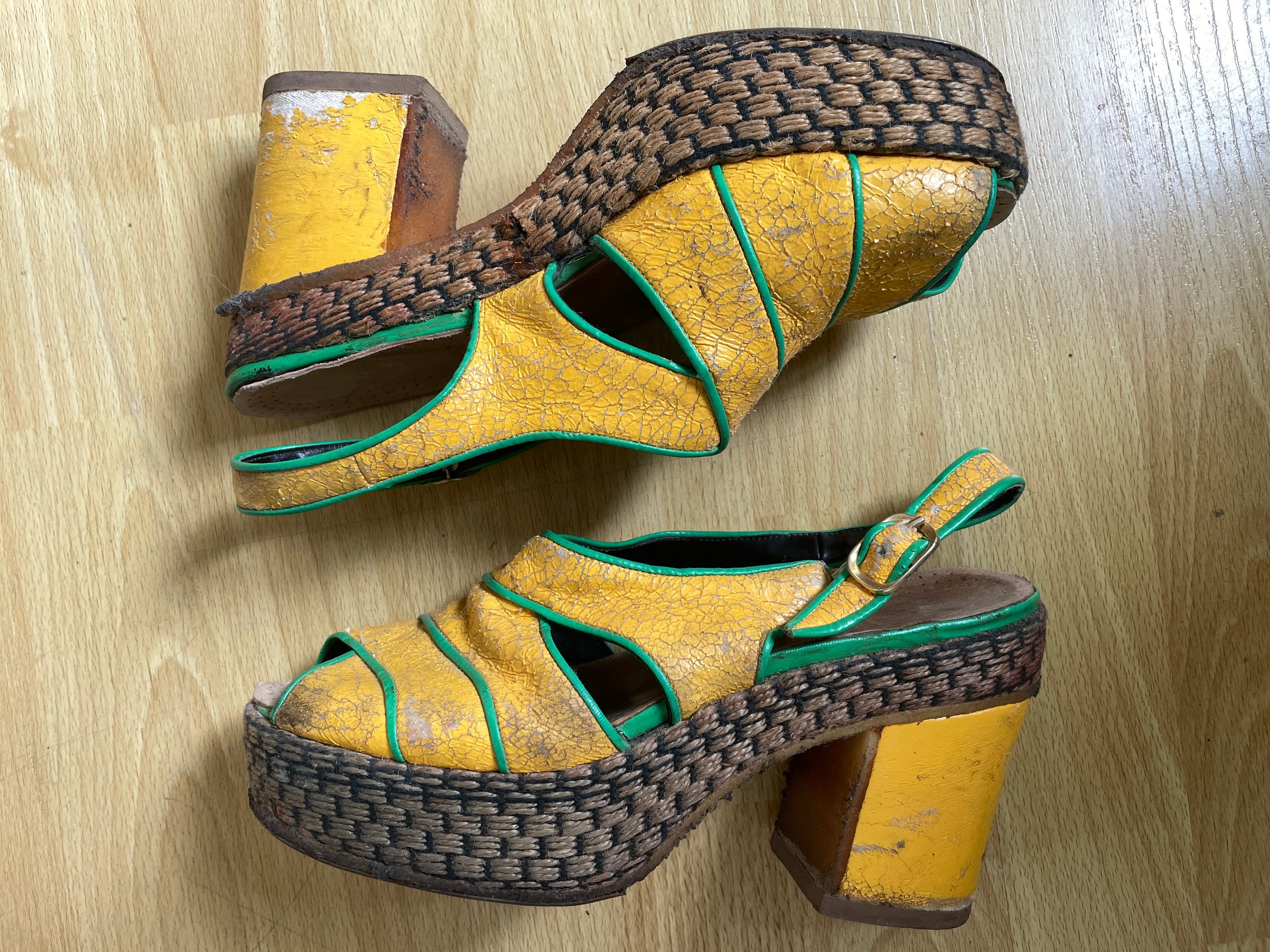 Buffalo shop sandals 197s