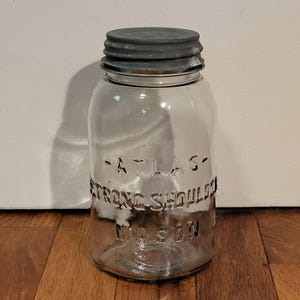 Vintage Atlas Strong Shoulder Mason Jar Quart 1920s