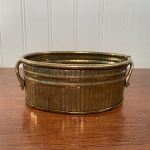 Hosley Small Brass Planter with Handles, Ribbed Oval Metal Pot, Rustic Plant Holder, Vintage Trinket Dish, Metallic Decor