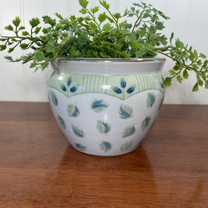Andrea by Sadek Green Leaves Planter by Suzanne Nicoll In Full Bloom, 4.25" Embossed Ceramic Flower Pot, Indoor Succulent Holder