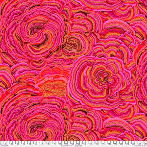 以下が含まれることがあります： ピンク、オレンジ、赤の重ねられた円が、キノコやサンゴのように見える、繰り返しのパターンを持つ生地のクローズアップ。