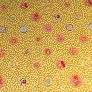 GUINEA FLOWER Gold GP59   Kaffe Fassett - Sold in 1/2 yd increments - Multiple units cut as one length