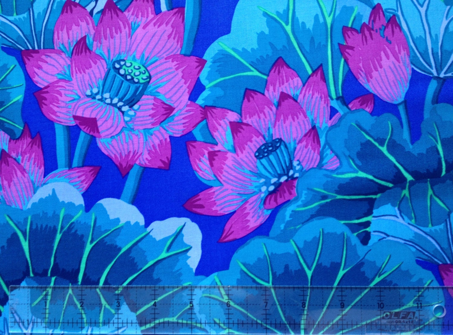 LAKE BLOSSOMS BLUE Kaffe Fassett Collective - Sold in 1/2 yd incremen…