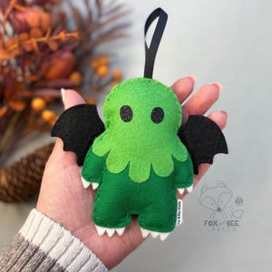 Handmade felt Cthulhu hanging decoration, HP Lovecraft, Alternative Christmas Decoration