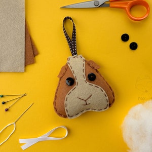 Ginny Guinea Pig Mini Felt Sewing Kit - Perfect gift for kids and adults of all abilities - Includes everything you need