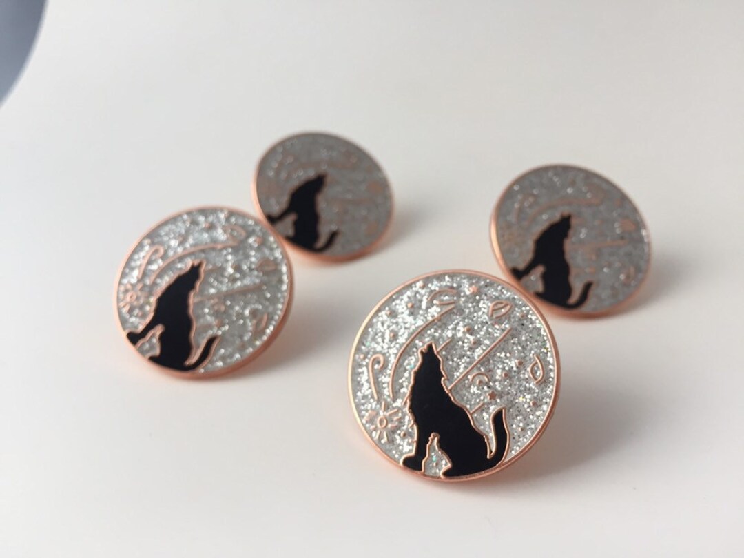 Cool Wolf Pin Badge – Collector's Lapel Pin Button Ref92
