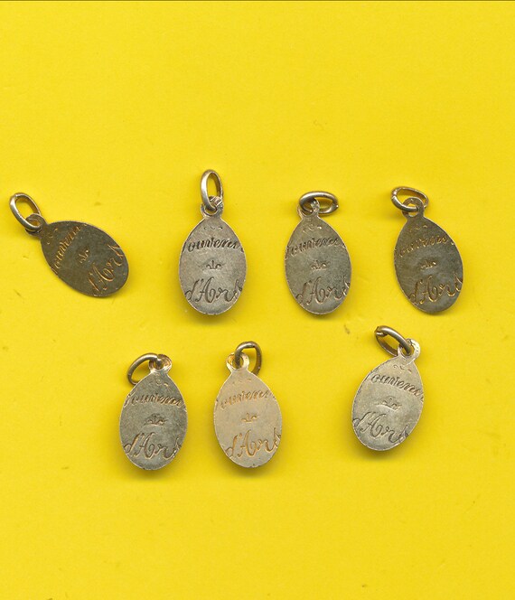 Médaille des Anges Baptiseurs en or et saphirs - Médailles anciennes