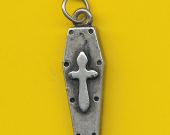 Colgante de medalla de encanto de metal plateado vintage que representa un ataúd - ataúd (ref 4015)