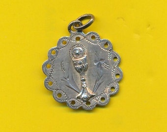 Antieke Victoriaanse sterling zilveren bedel religieuze medaille hanger kelk communie medaille (ref 4886)