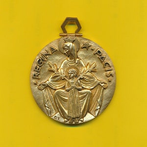 Art-Deco-große vergoldete Bronze Charme religiöse Medaille Anhänger von Fernand Py Mary Qeen des Friedens (ref 5026)