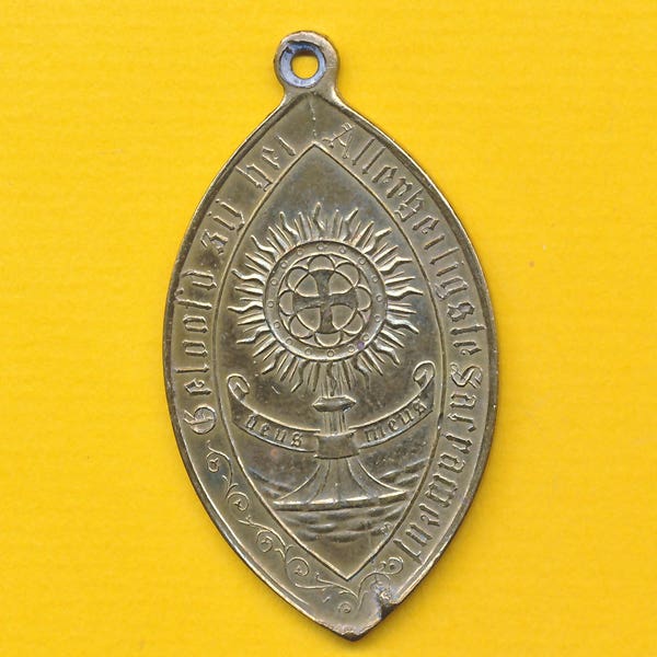Antique Bronze - brass charm religious medal St Sacrament Eucharist congress  (ref 1181)