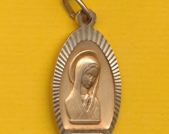 Vergulde metalen bedel religieuze medaille hanger Portret van Maria gedateerd 1960s - 1970s (ref 2636)