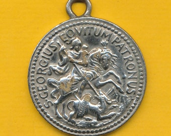 Antieke grote verzilverde metalen bedel religieuze medaille hanger St George het doden van de draak - St Georges (ref 2686)