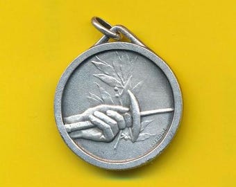 Art Nouveau silver plated charm medal pendant representing Fencing medal  (ref 5466)