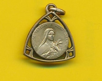 アール・デコ　リジュール聖テレーズ リジューの聖テレーズ 金メッキ アールデコ チャーム 宗教メダル