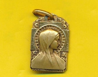 Art Nouveau vergulde bedel religieuze medaille Hanger Portret van Maria - Onze Lieve Vrouw van Lourdes (ref 5137)