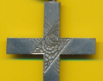 Art Deco silvered metal charm religious cross pendant - catholic cross - Rose - Flower (ref 4739)