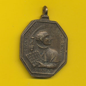 Grote antieke 18e eeuwse bronzen charme religieuze medaille hanger St Francis Xavier en St Ignace van Loyola (ref 3816)