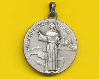 Silvered metal charm religious medal Pendant Saint Francis of Assisi  (ref 3333)