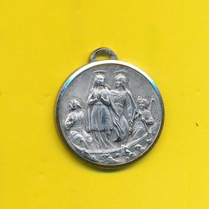 Pingente de medalha religiosa com pingente de metal prateado vintage Les Saintes Maries de la Mer (5844)