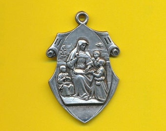 Antieke grote verzilverde bedel religieuze medaille pedant Sint Angela Merici tegen ziekte (Ref 5145)