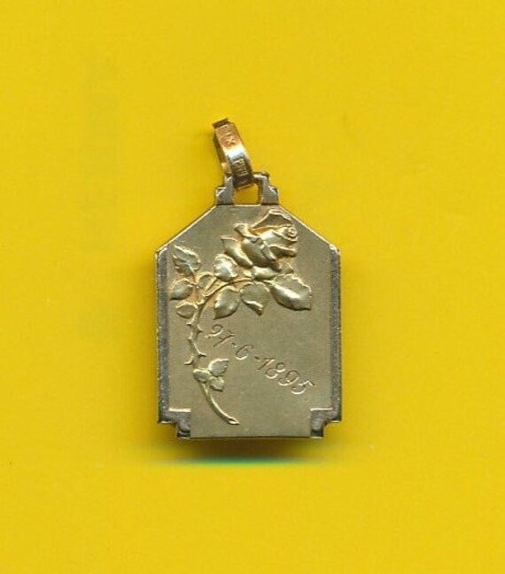 Pendentif Plaque Or Art Nouveau Fleurs à Restaurer - Ancien, Manque Un Charme Et Attache - Occasion