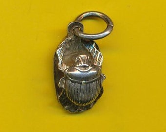 Antique sterling silver charm pendant medal representing a bettle  (ref 4447)