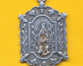 Antieke Sterling zilveren Art Nouveau charme Religieuze medaille hanger Onze Lieve Vrouw van Lourdes (ref 1583)