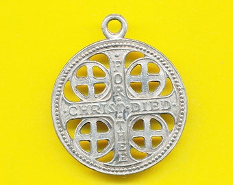 Antiguo amuleto de metal plateado colgante medallón religioso que representa - Cristo murió por ti - La Cruz de Guerra de la Iglesia (ref 4255)