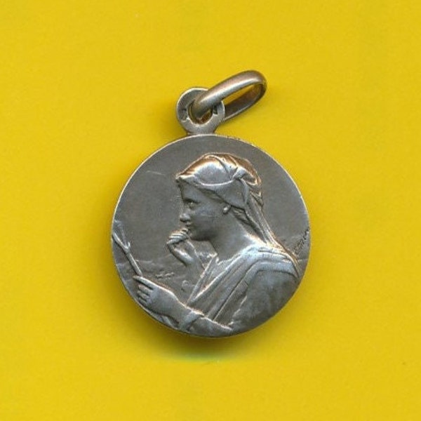 Antique sterling silver charm religious medal pendant representing St Genovefa - St Genevieve dated of 1905 (ref 4685)