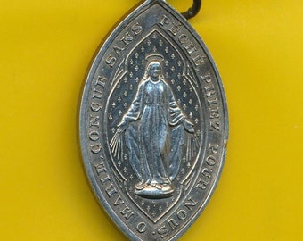 Antique silver plated charm religious medal pendant  Our Lady - Mary conceived without sin  (ref 4502)