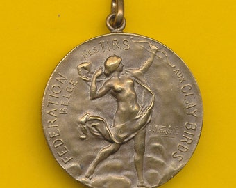 Zeldzame bronzen bedelmedaille Belgische federatie van kleischoten 1968 - Vrouwenboogschieten (ref 3133)