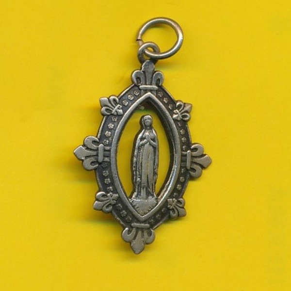 Vintage silver plated charm religious medal pendant Portrait of Mary - Our Lady of Lourdes  (ref 5121)