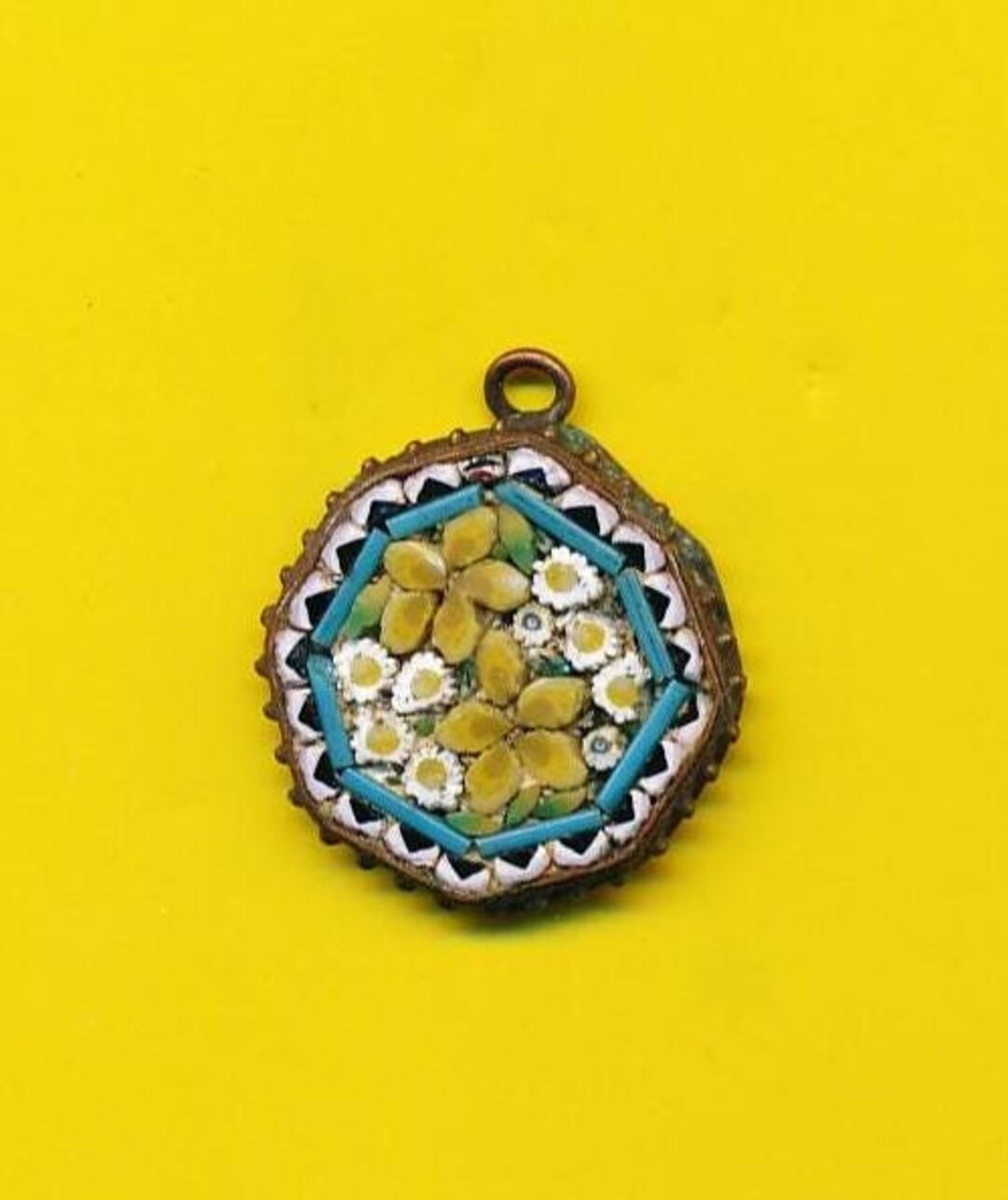 Pendentif Ancien En Micro Mosaïque (micromosaico) Antique - Bijou D'occasion, Métal Inconnu