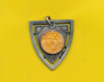 Antiek verzilverd metaal en oranje geëmailleerde bedel religieuze medaille St Christopher (ref 4489)