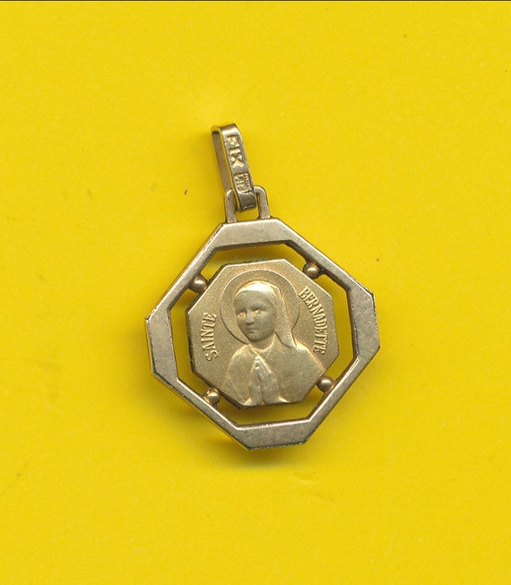 Art Deco French gold plated FIX Charm Religious Medal pendant representing  Saint Bernadette Soubirous (ref 3441)