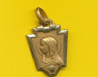 Colgante de medalla religiosa con encanto de metal dorado Retrato de María fechado en 1950 - 1960 (ref 3581)