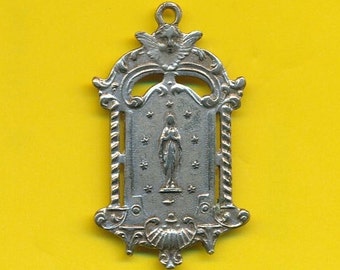 Vintage verzilverde bedel religieuze medaille hanger Portret van Maria - Onze Lieve Vrouw van Lourdes (ref 5141)