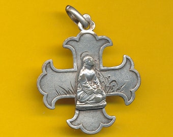 Médaille religieuse ancienne en métal argenté représentant Ste Marie Madeleine  (ref 3166)