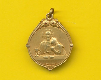 Antieke vergulde bedel religieuze medaille hanger die communicant vertegenwoordigt - St John en Jezus communie medaille (ref 3743)