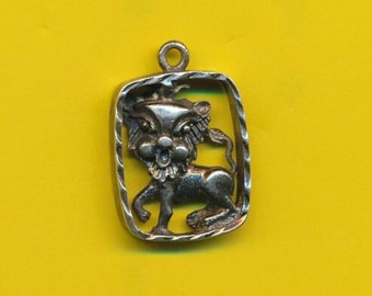 Vintage sterling silver charm pendant medal representing a Lion (ref 4507)