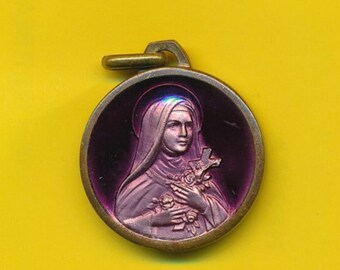 St. Theresia van Lisieux violet emaille charme religieuze medaille hanger (ref 4478)