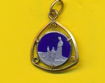 Vintage vergulde en violet emaille charme religieuze medaille hanger Onze Lieve Vrouw van La Salette (ref 4476)