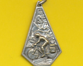 Antieke verzilverde bronzen bedelmedaillehanger die een fietser voorstelt - People's Federal Patent - Fiets (ref 3198)